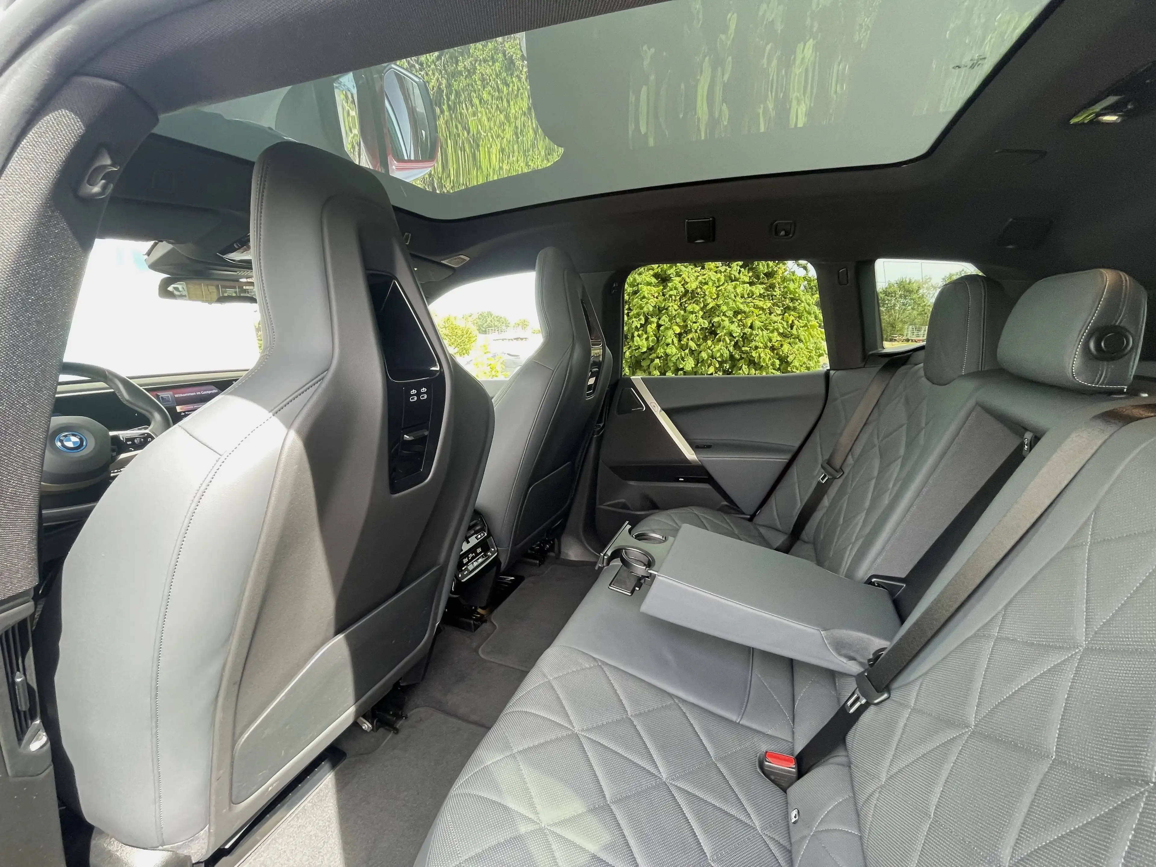 BMW iX 50 Edition Sport Sky Lounge Bowers Wilkins AHK — photo 12