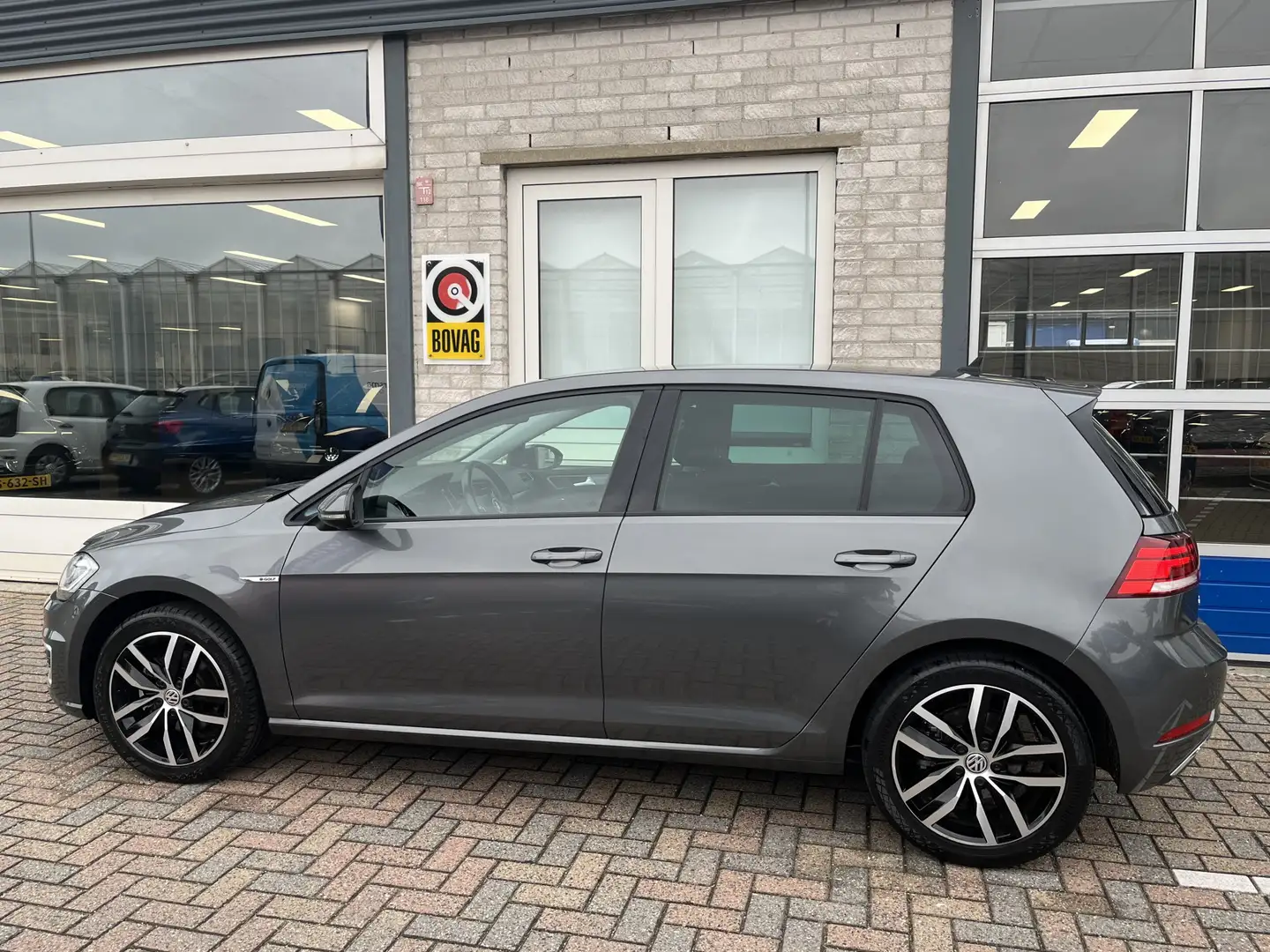 Volkswagen e-Golf E-DITION / WARMTEPOMP/ CAMERA/ PARK. SENSOREN/ DIG Gris - 2