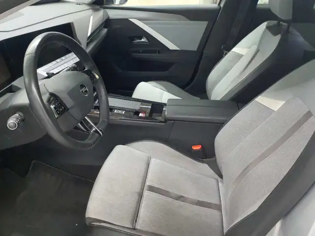Opel Astra view 7