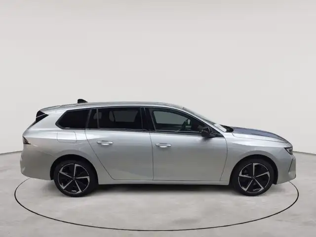 Opel Astra view 3