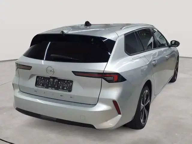 Opel Astra view 4