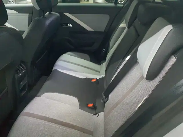 Opel Astra view 13