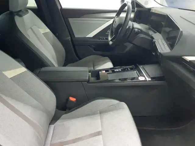 Opel Astra view 8