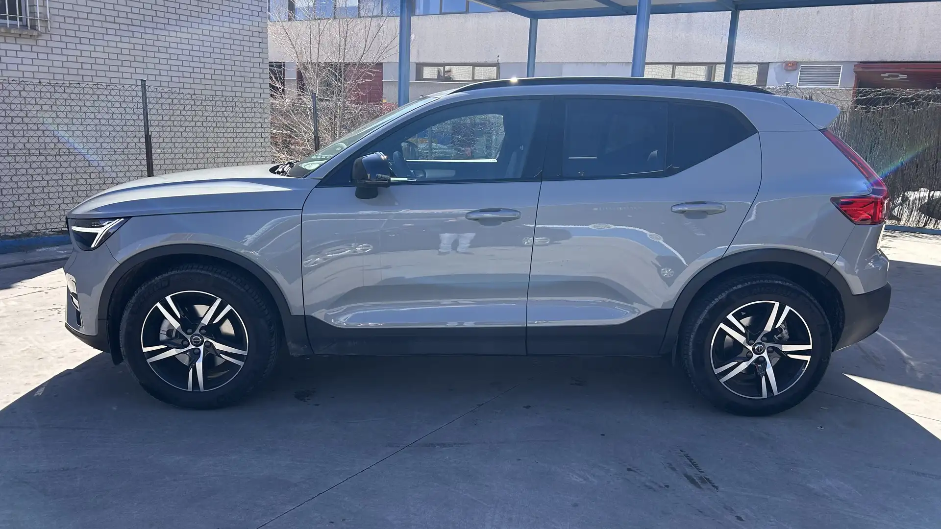 Volvo XC40 B3 Plus Aut. - 1