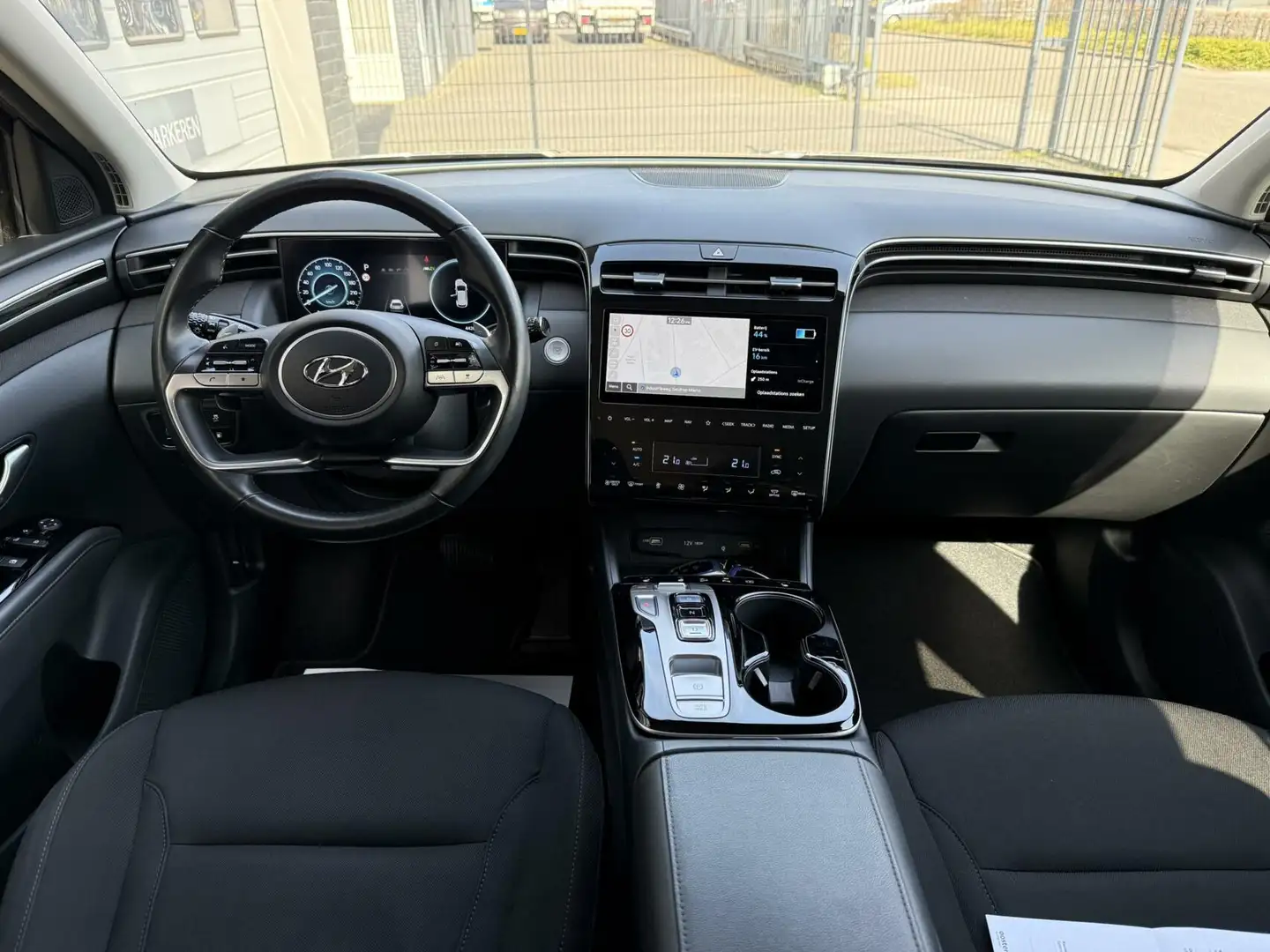Hyundai TUCSON 1.6 T-GDI PHEV Comfort Smart 4WD Szürke - 2