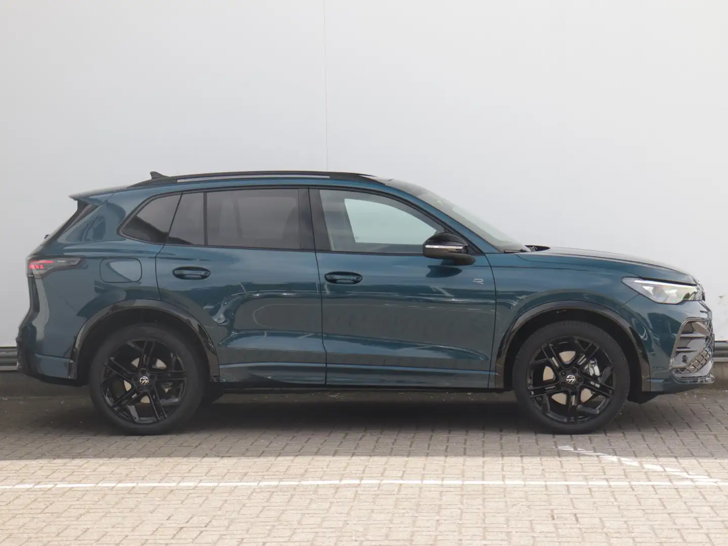 Volkswagen Tiguan 1.5 eHybrid R-Line Edition | Trekhaak | Black styl Blu/Azzurro - 2