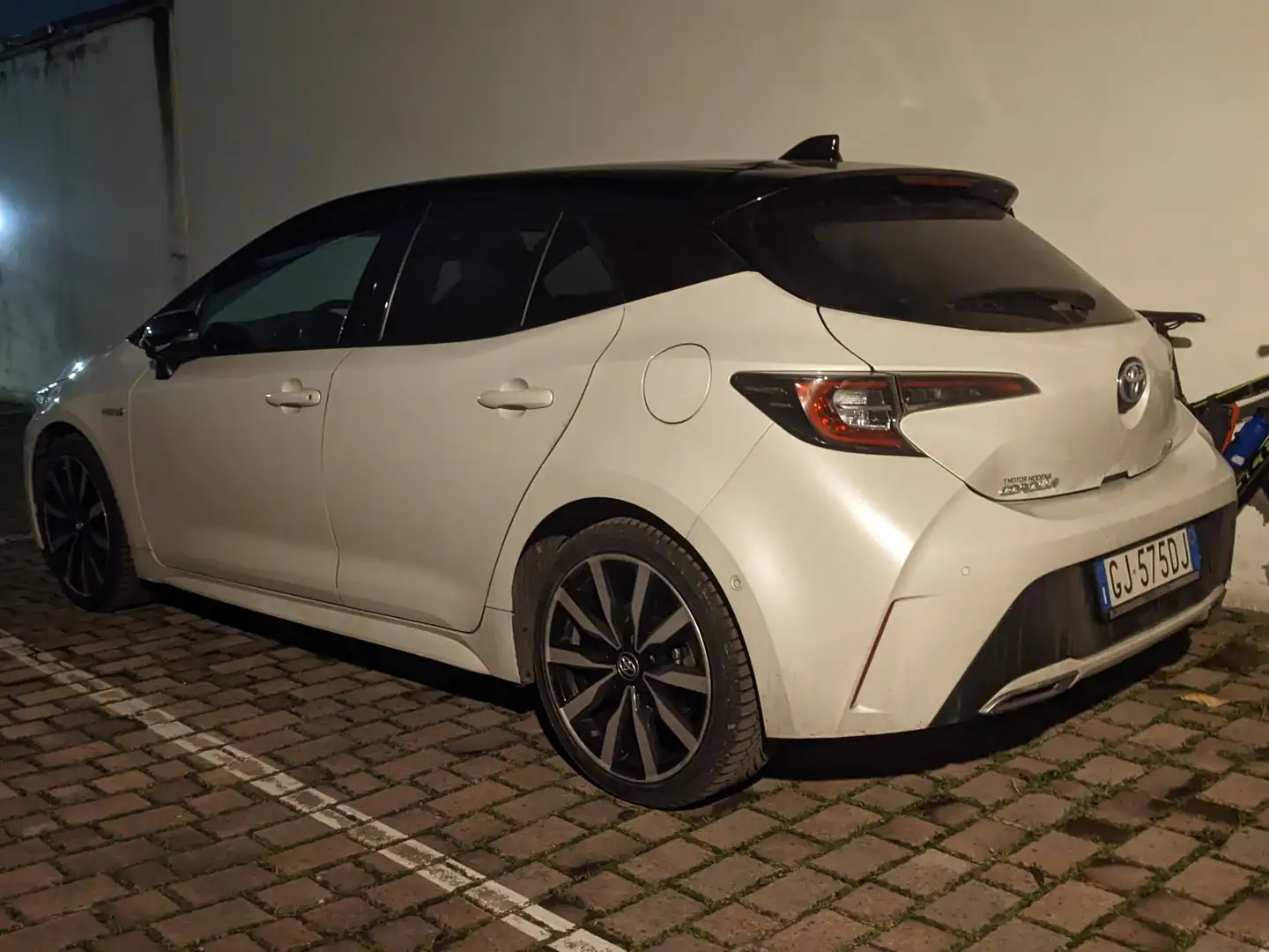 Toyota Corolla Corolla XII IMM. 03/2022 2.0hybrid Lounge ecvt Bianco - 1