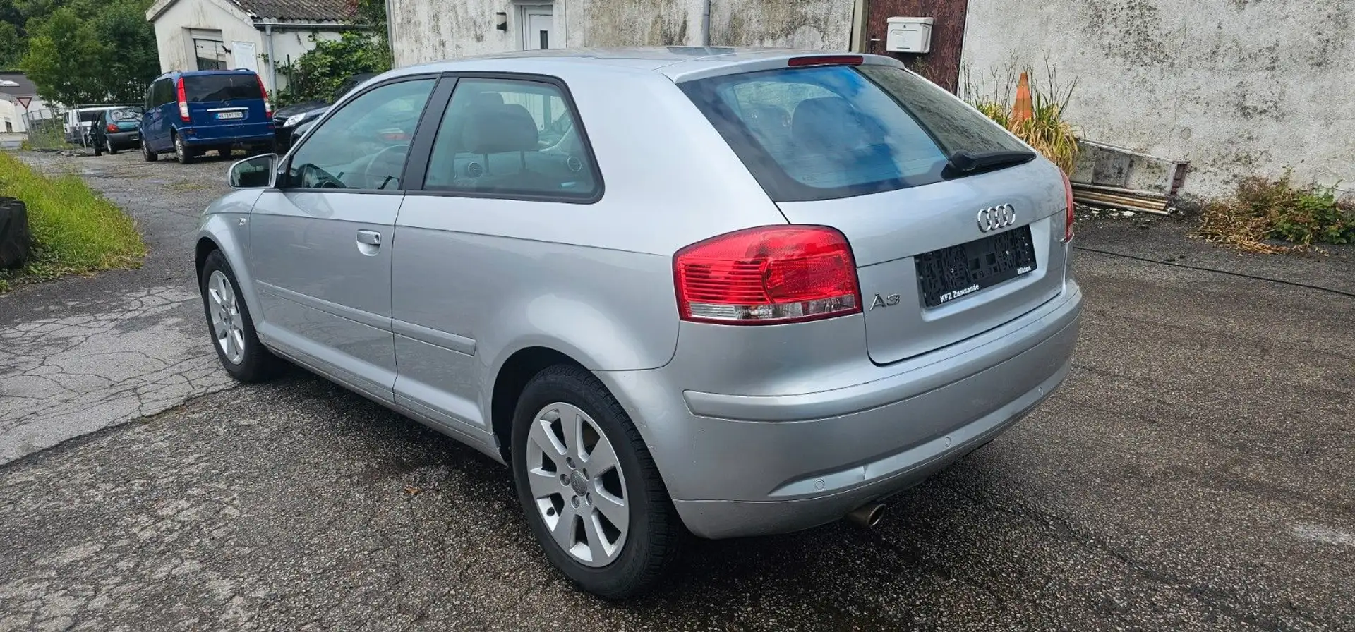 Audi A3 1.6 Ambiente Klima AHK Bluetooth PDC Silber - 2