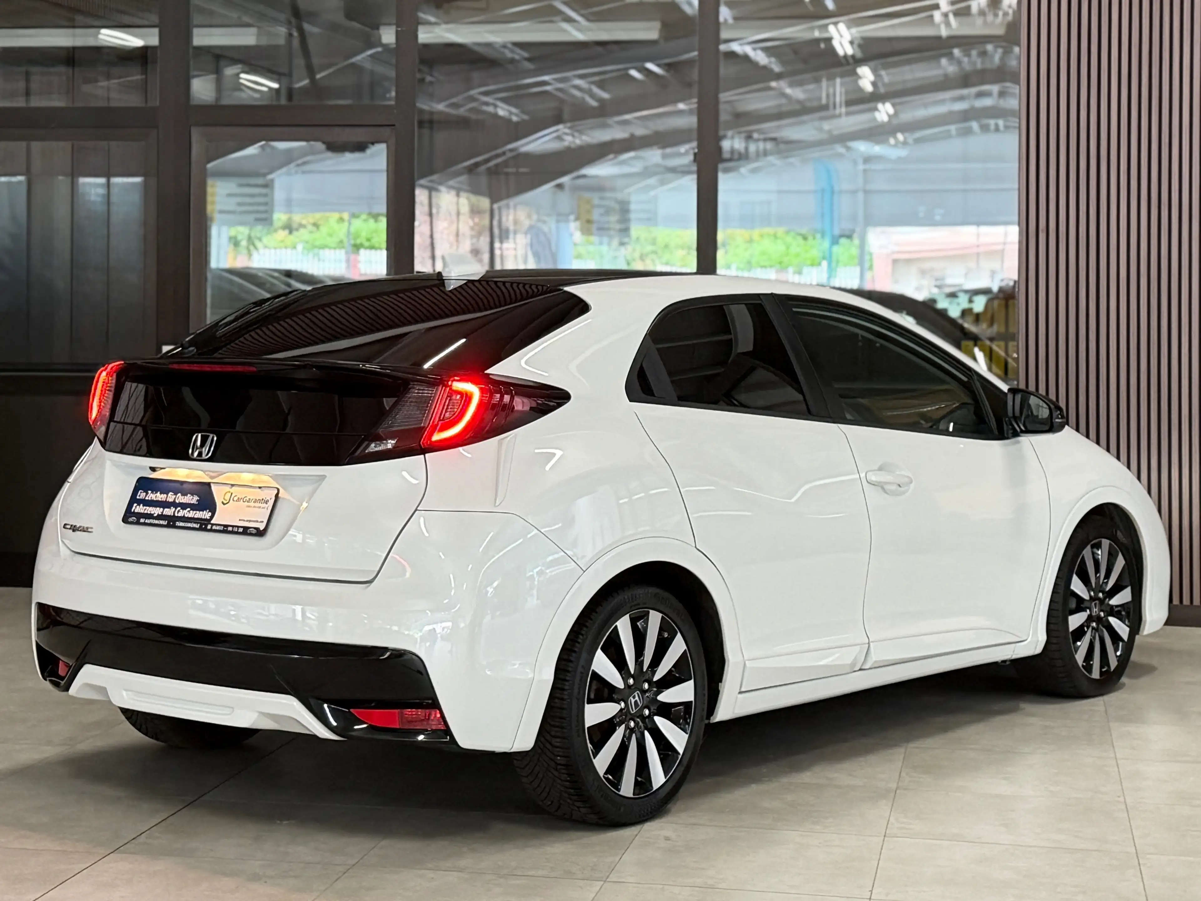 Honda Civic 1.8 Elegance*2.Hand*Navi*Kamera*Scheckheft*Tüv 03/2028 — photo 3