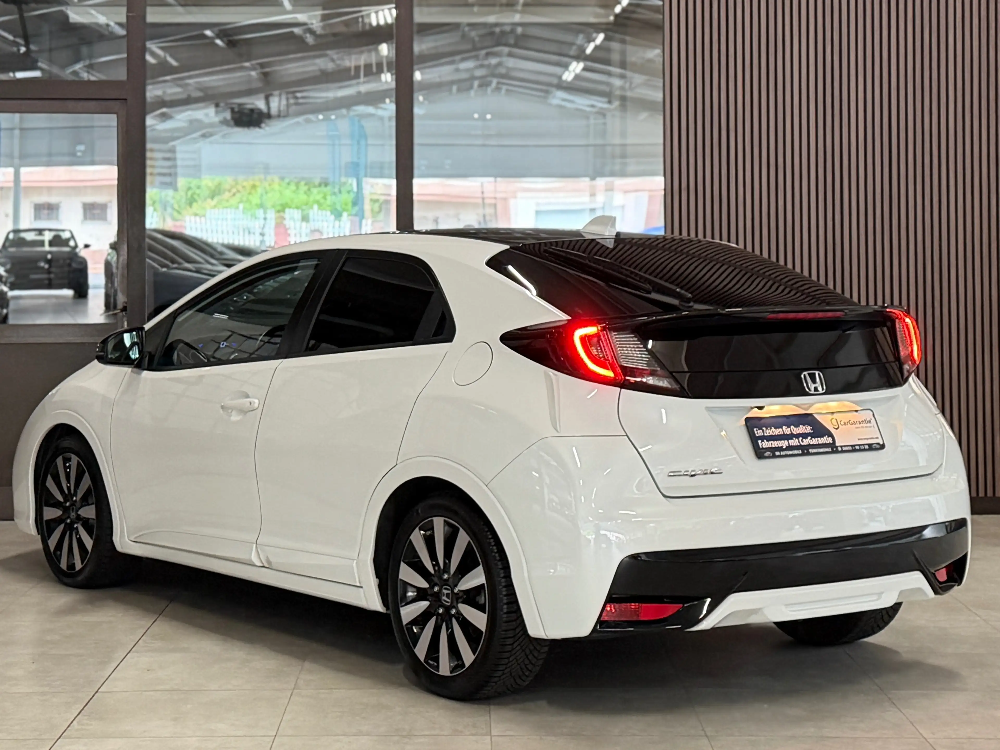 Honda Civic 1.8 Elegance*2.Hand*Navi*Kamera*Scheckheft*Tüv 03/2028 — photo 4
