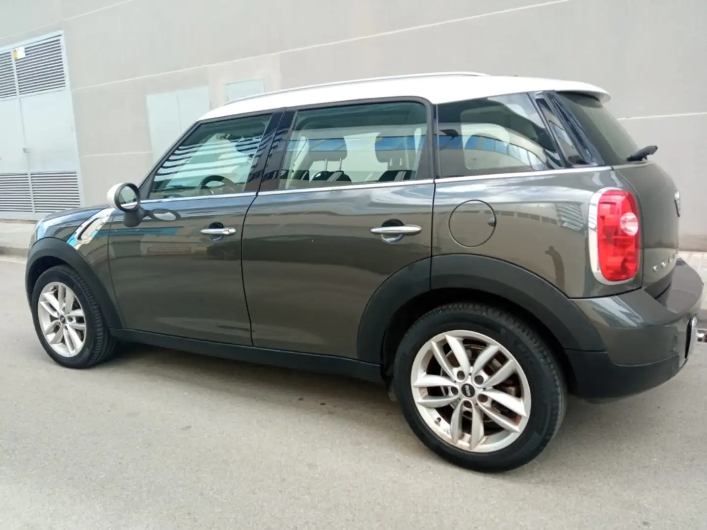 MINI Cooper Countryman D AUT. Marrón - 2