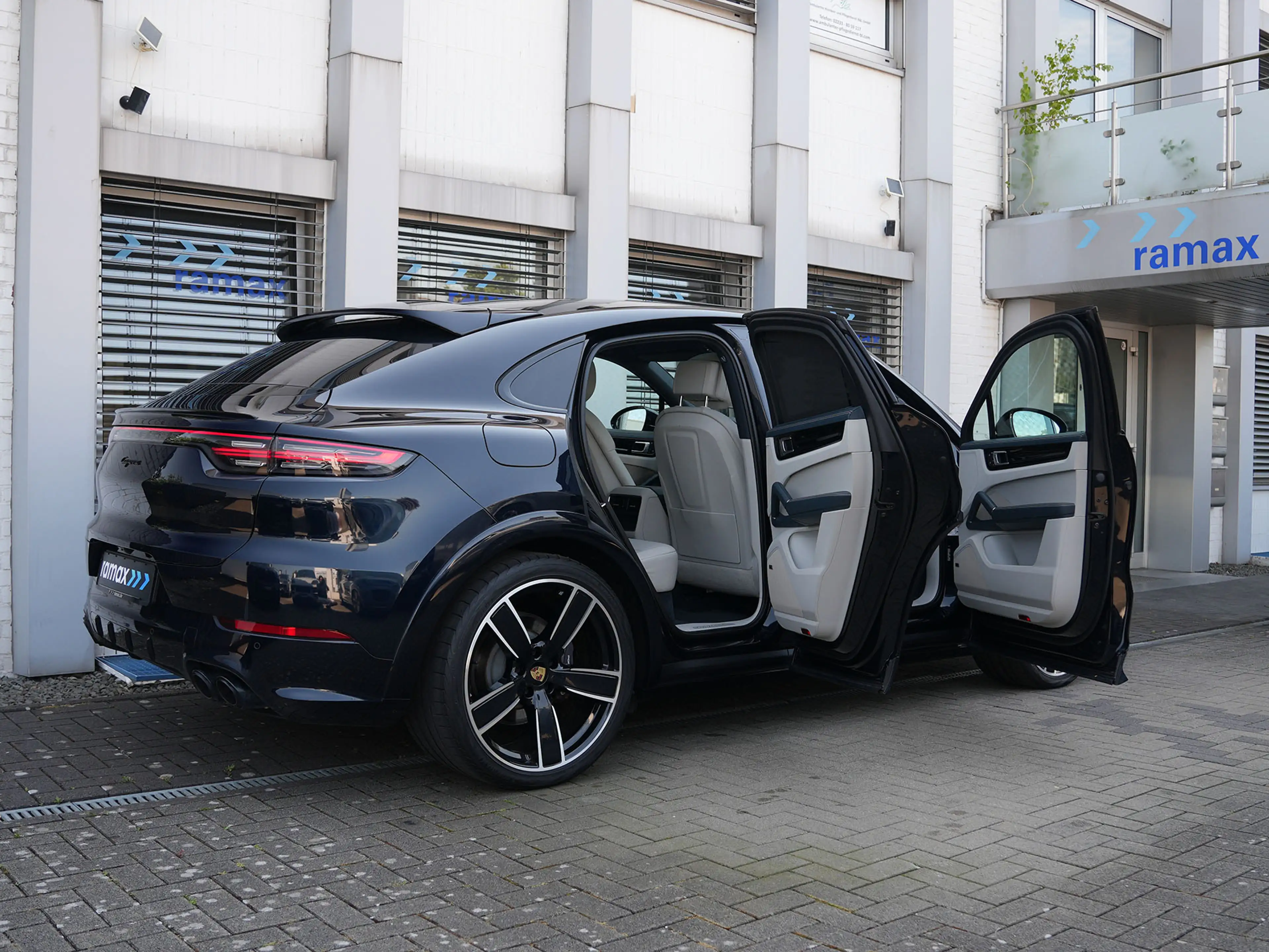 Porsche Cayenne E-Hybrid Coupé SPORTDESIGN-SPORTABGAS.-LUFTF.-PANO-LEDER KREIDE
