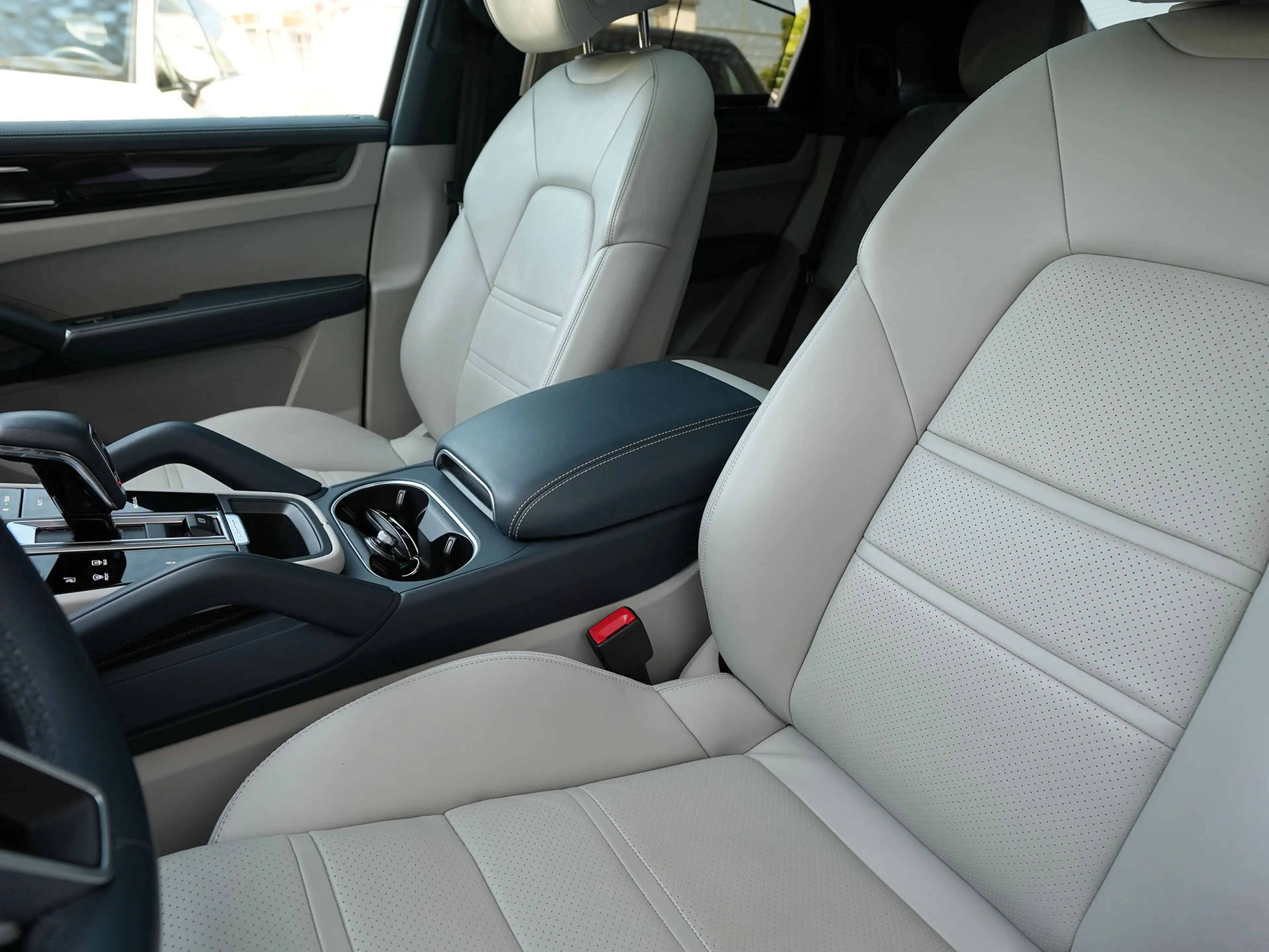 Porsche Cayenne E-Hybrid Coupé SPORTDESIGN-SPORTABGAS.-LUFTF.-PANO-LEDER KREIDE — photo 44