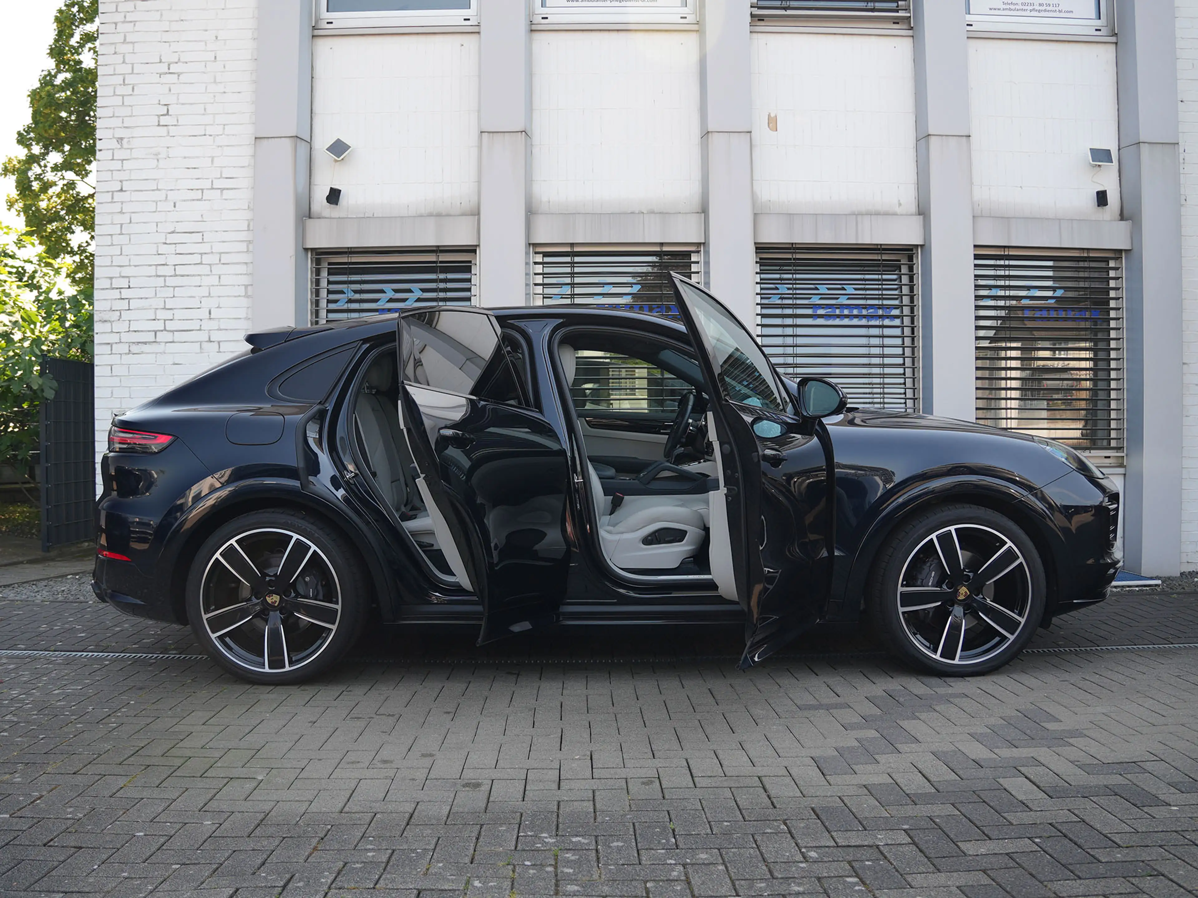 Porsche Cayenne E-Hybrid Coupé SPORTDESIGN-SPORTABGAS.-LUFTF.-PANO-LEDER KREIDE — photo 7