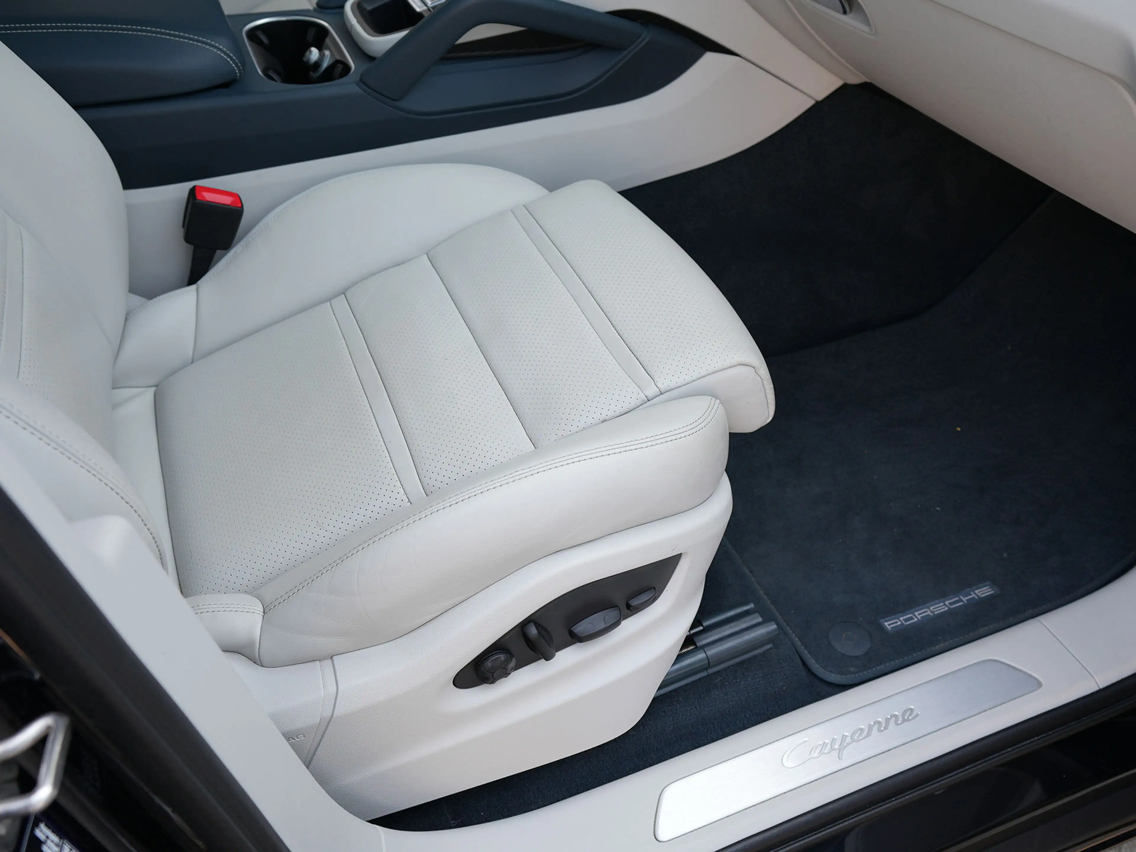 Porsche Cayenne E-Hybrid Coupé SPORTDESIGN-SPORTABGAS.-LUFTF.-PANO-LEDER KREIDE — photo 19
