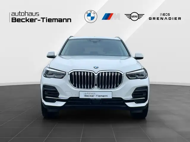 BMW X5 view 2