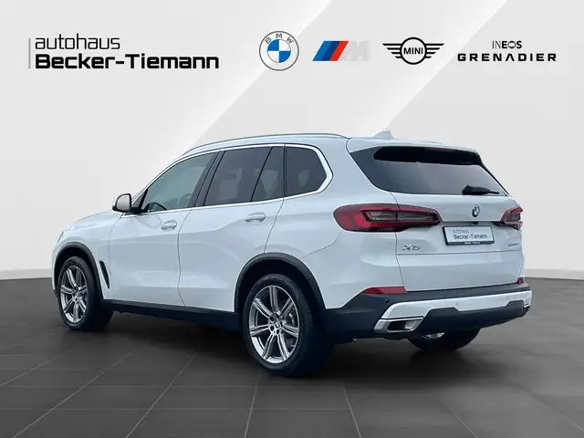 BMW X5 view 4