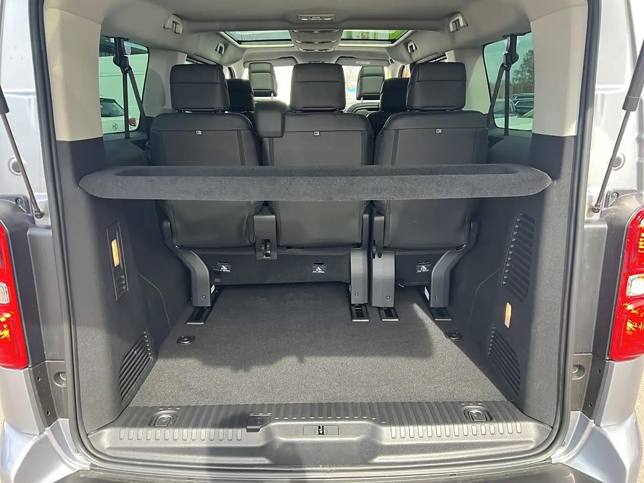 Peugeot Traveller 2026 — фото 12