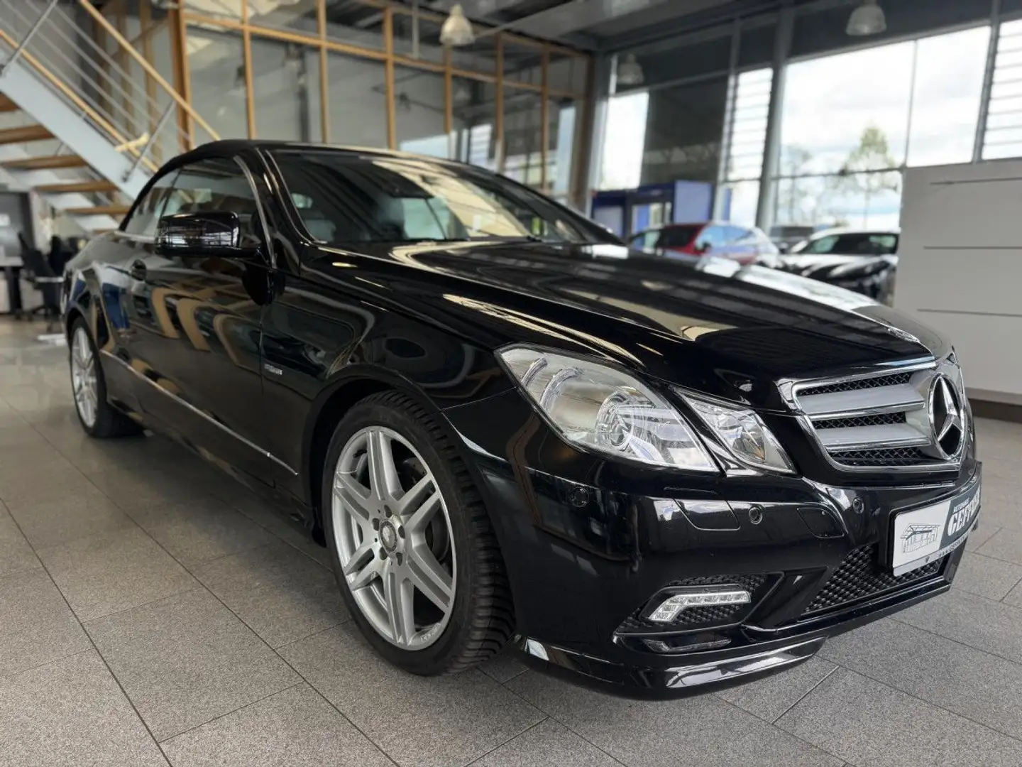 Mercedes-Benz E 200 CGI Cabrio BlueEFFICIENCY Avantgarde, AMG! Black - 2