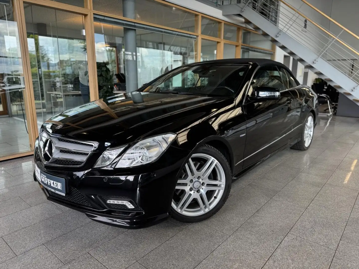 Mercedes-Benz E 200 CGI Cabrio BlueEFFICIENCY Avantgarde, AMG! Black - 1