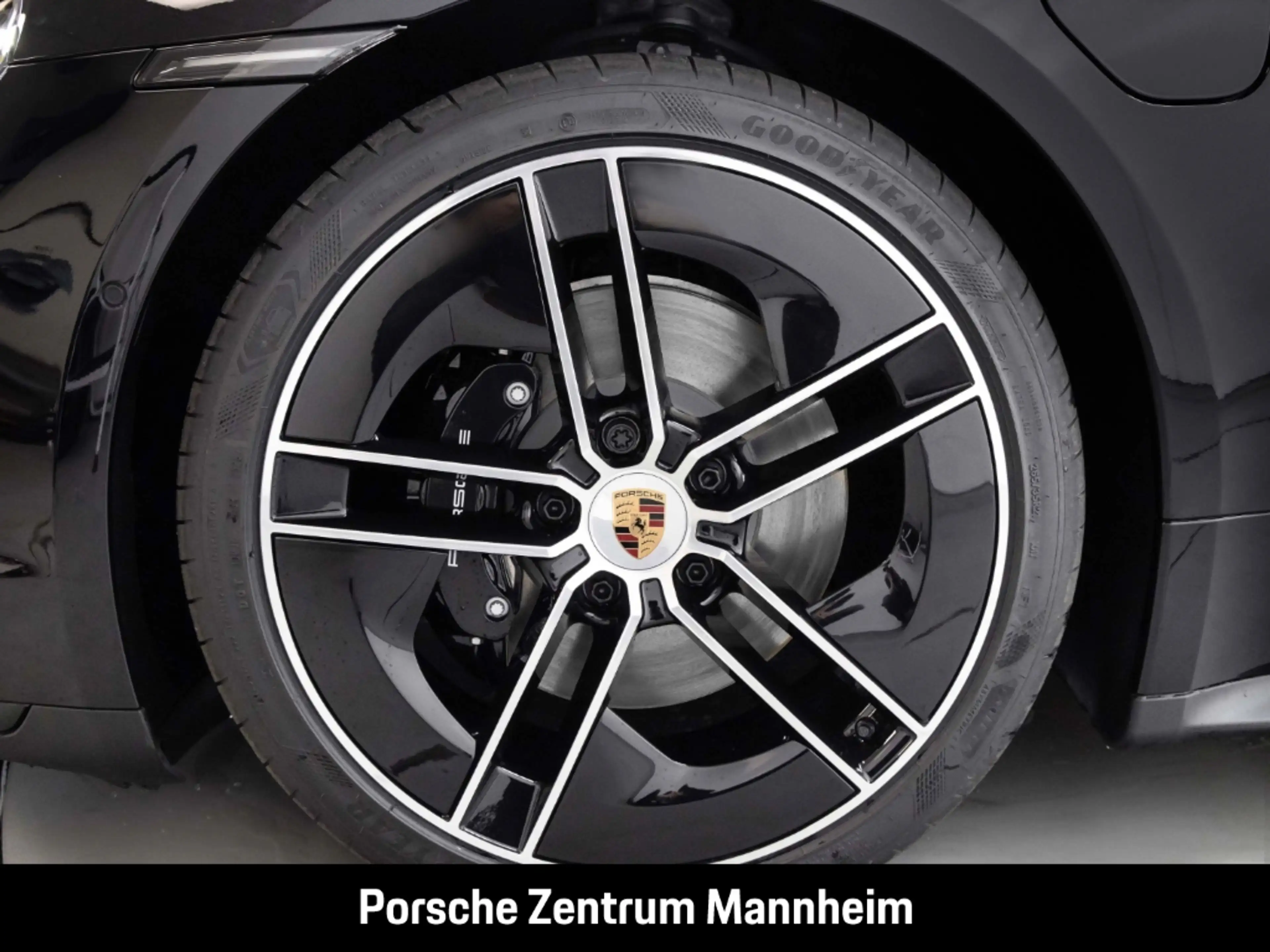 Porsche Taycan 4S Sport Turismo Black Edition — photo 8