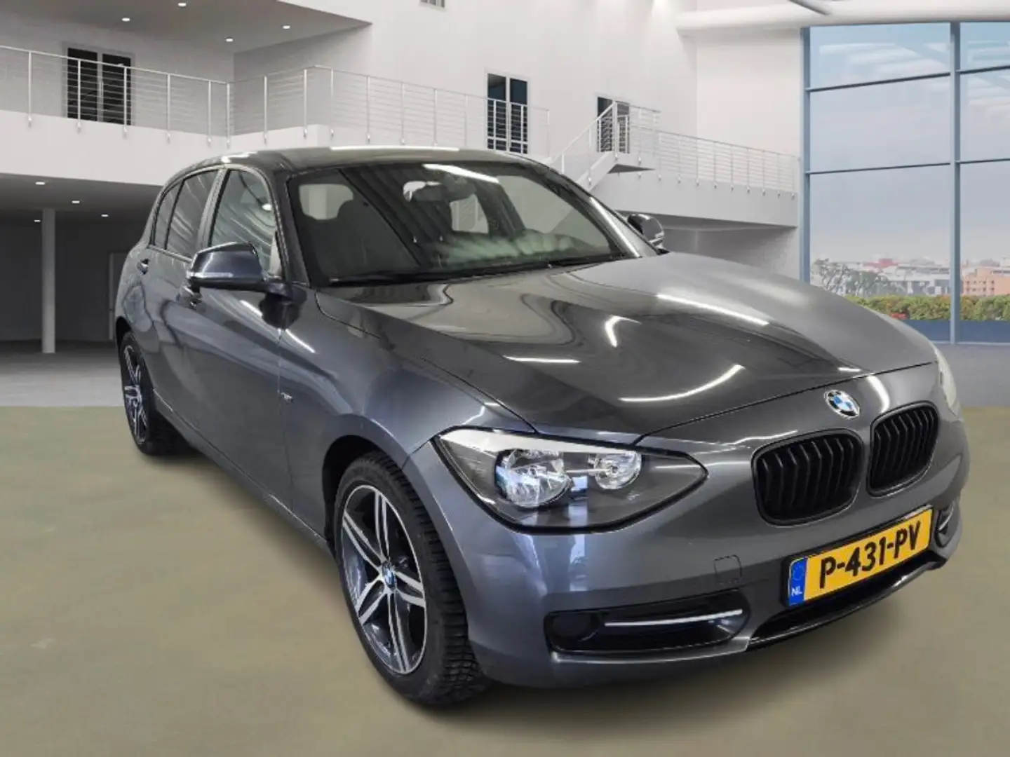BMW 116 1-serie 116i M Sport Edition High Executive/ AUTOM Grijs - 2
