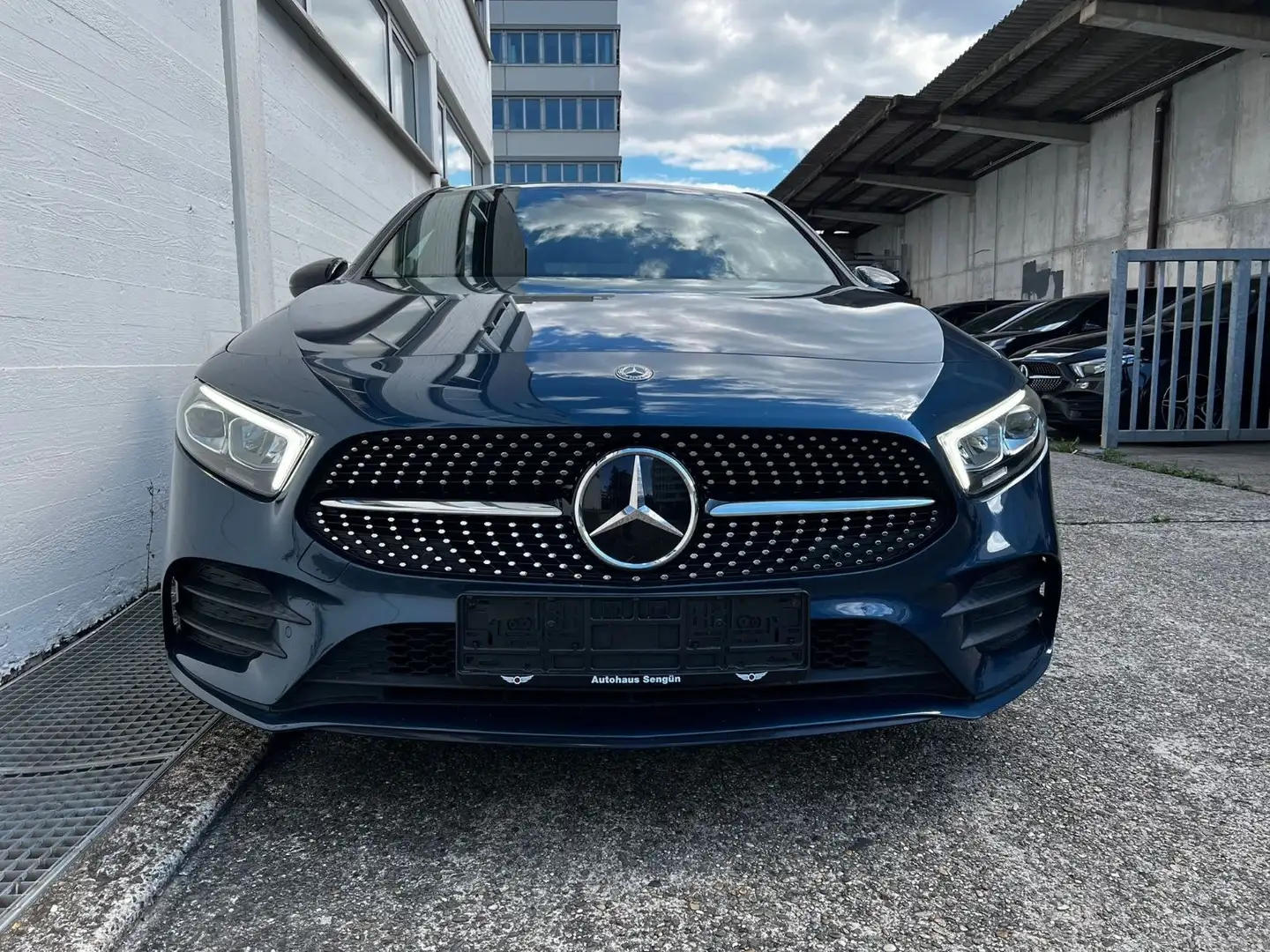 Mercedes-Benz A 200 d AMG Distronic-Plus/Sondermodell Exklusiv Blau - 1