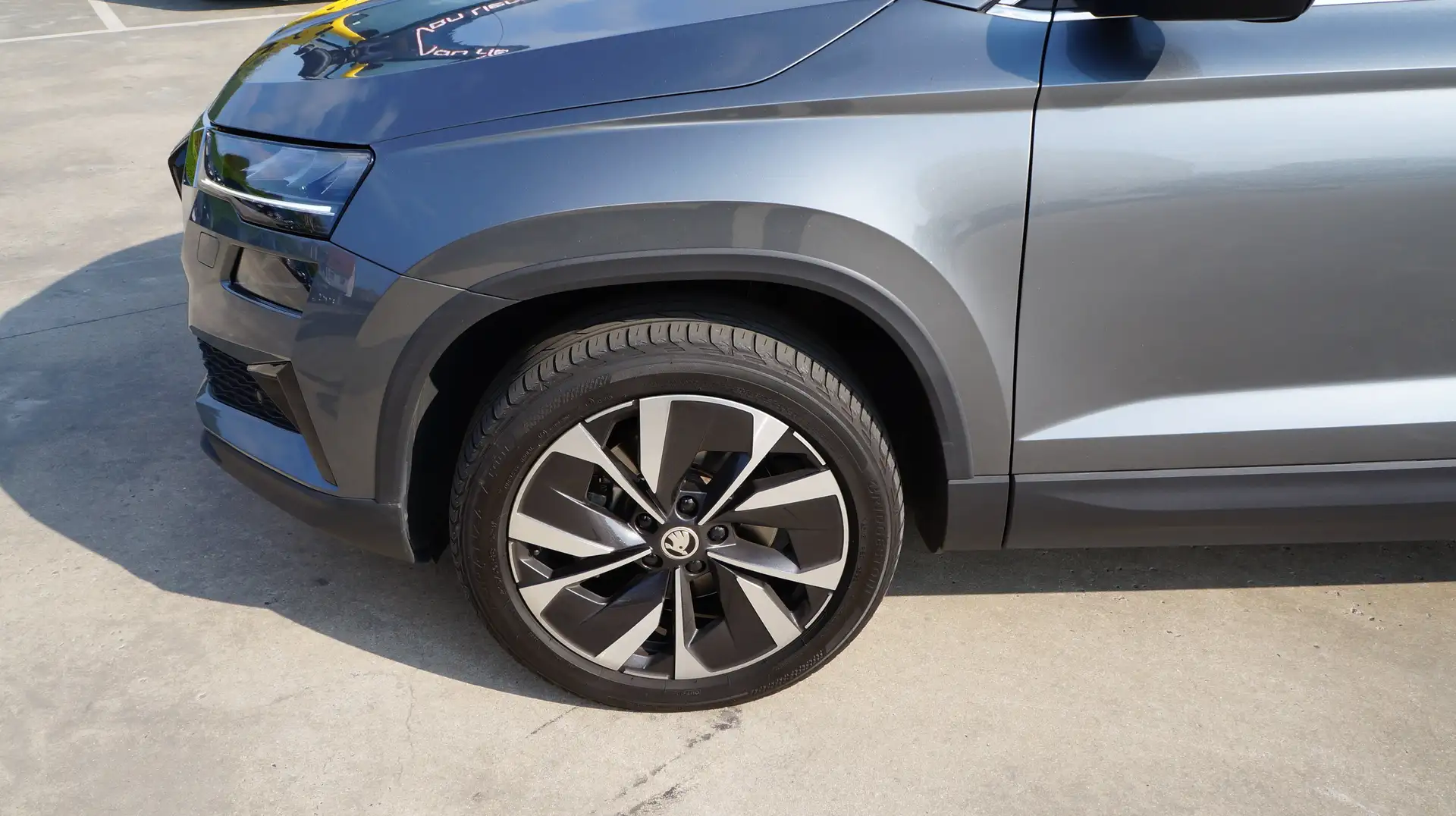 Skoda Karoq 1.5 TSI 150 pk DSG Style 12m Garantie Gris - 2