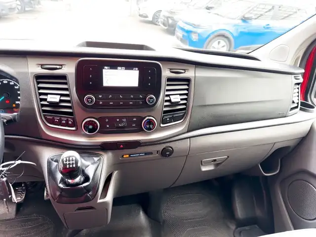 Ford Transit Custom view 11