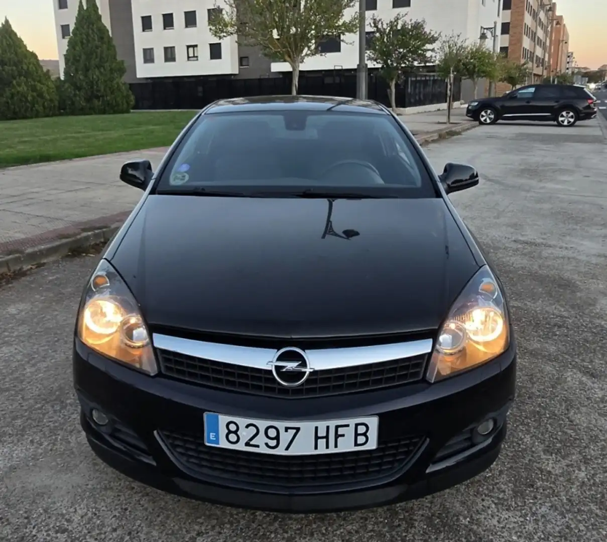 Opel Astra GTC 1.7CDTi 111Years 110 Negro - 2