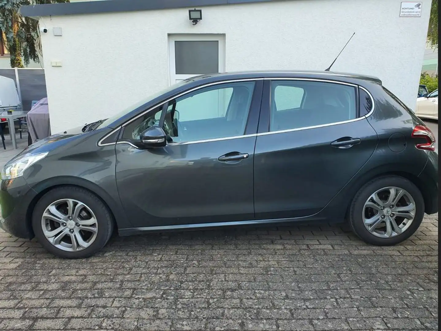 Peugeot 208 208 120 VTI Allure Grau - 2