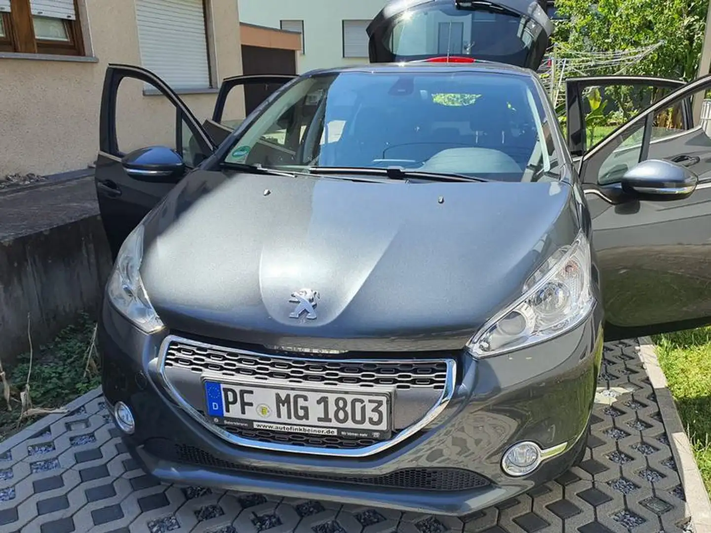 Peugeot 208 208 120 VTI Allure Grau - 1
