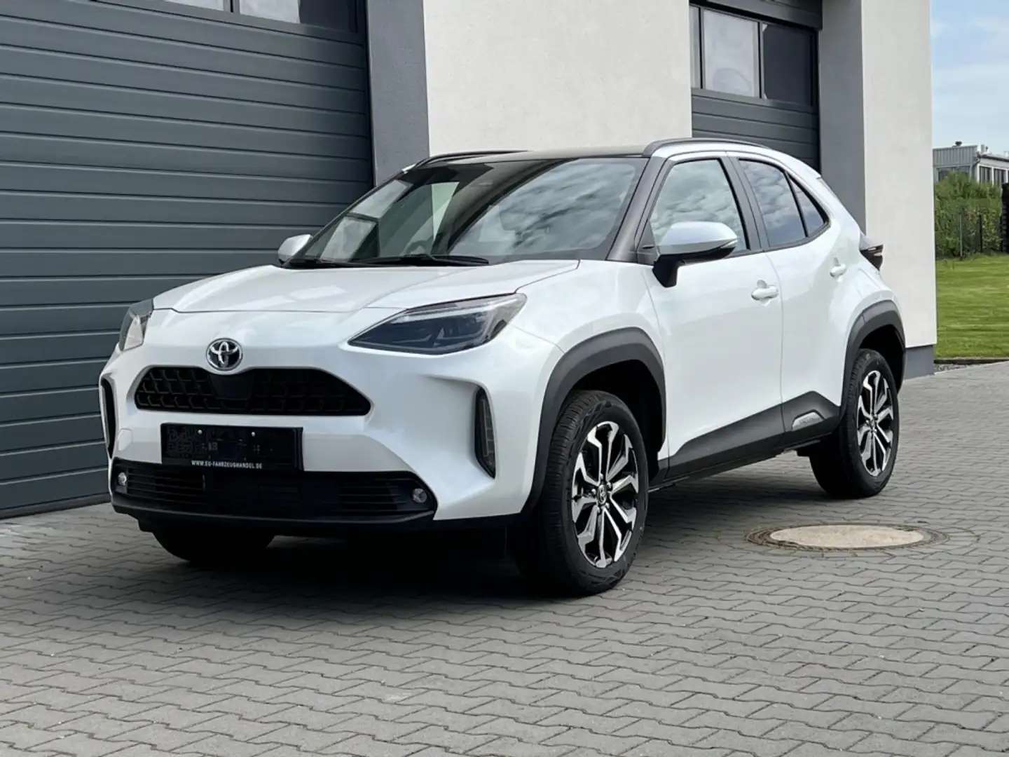 Toyota Yaris Cross Style Comfort 1,5 CVT Hybrid 85kW Weiß - 1