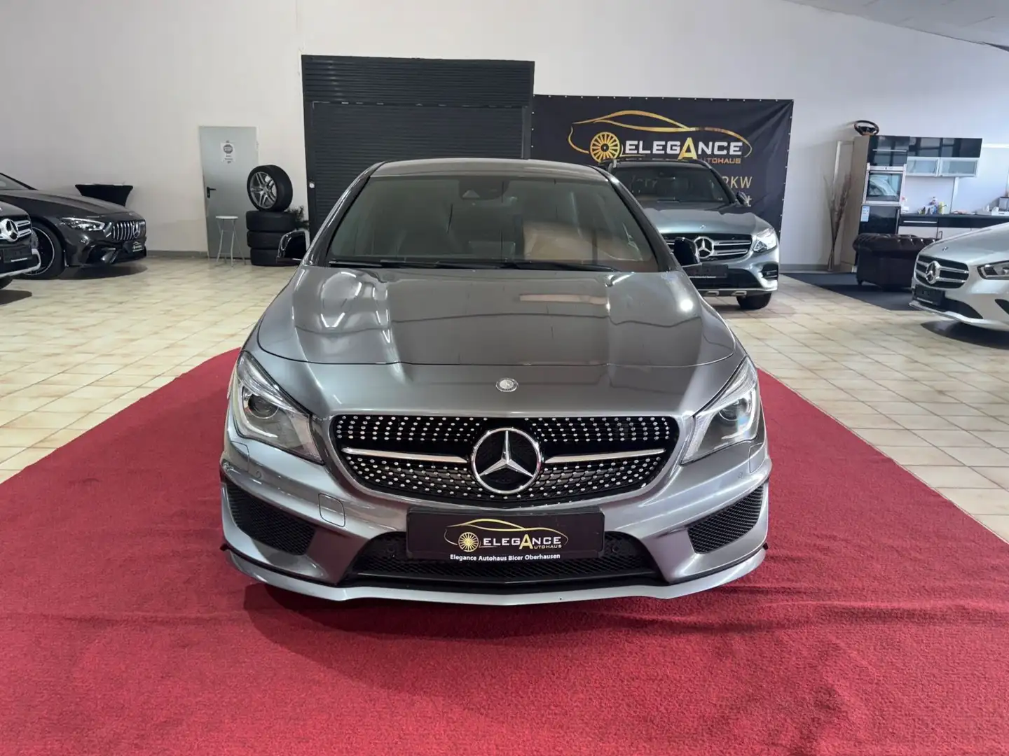Mercedes-Benz CLA 180 Shooting Brake AMG LINE Grau - 2