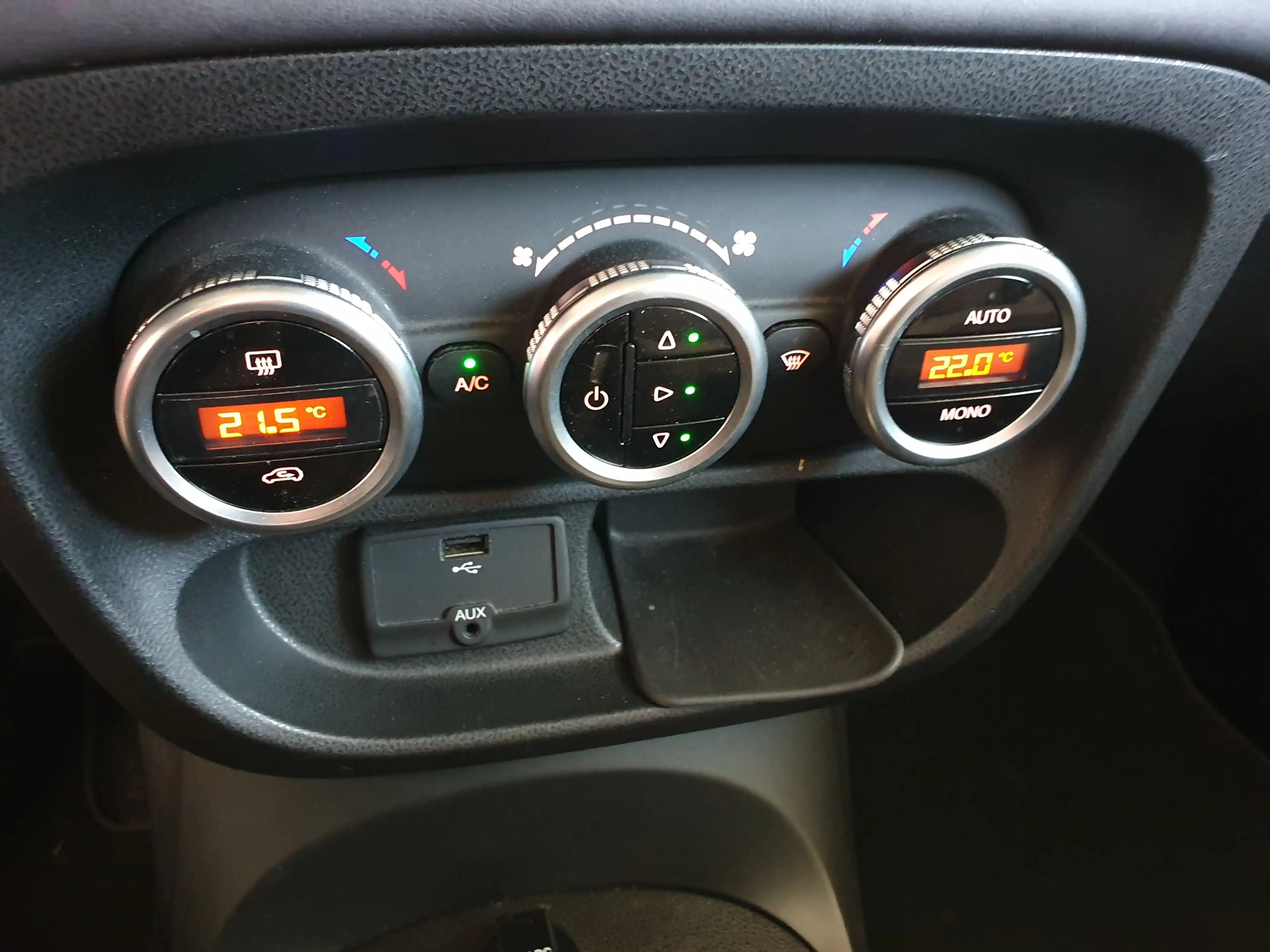 Fiat 500L Lounge — photo 13