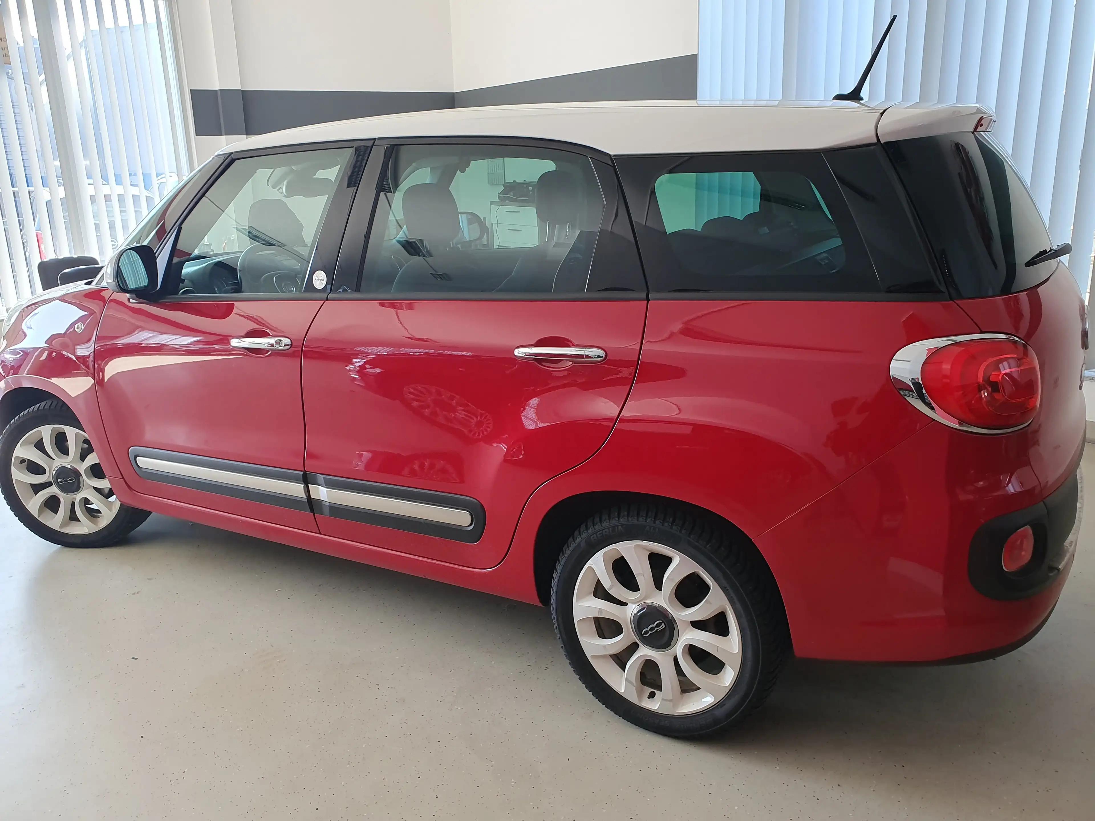 Fiat 500L Lounge — photo 6