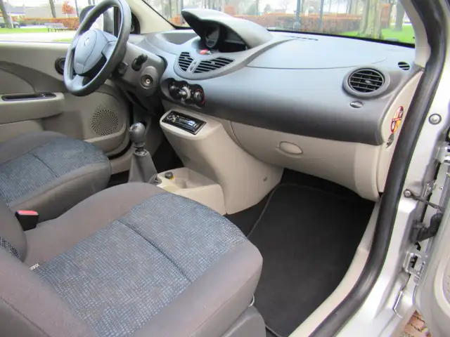 Renault Twingo view 8