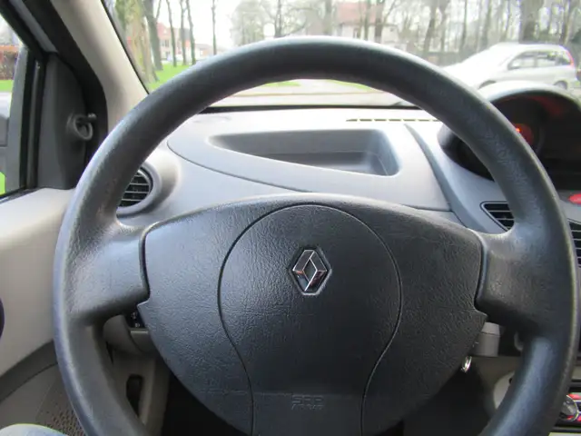 Renault Twingo view 11