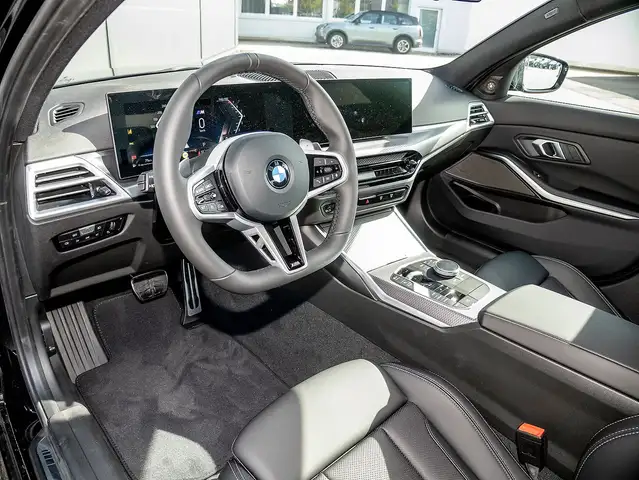 BMW 3 Series view 3