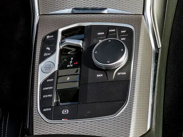 BMW 3 Series view 8