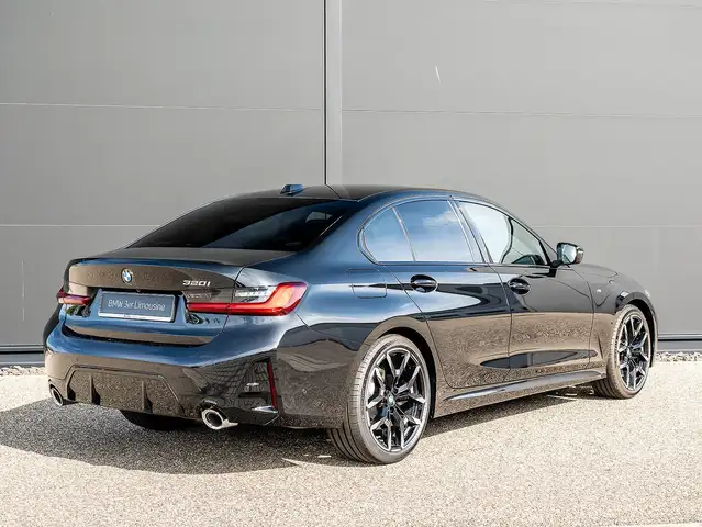 BMW 3 Series view 2