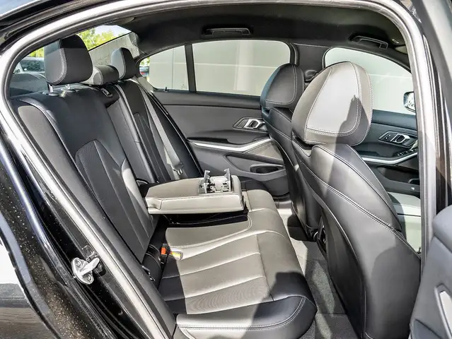 BMW 3 Series view 15