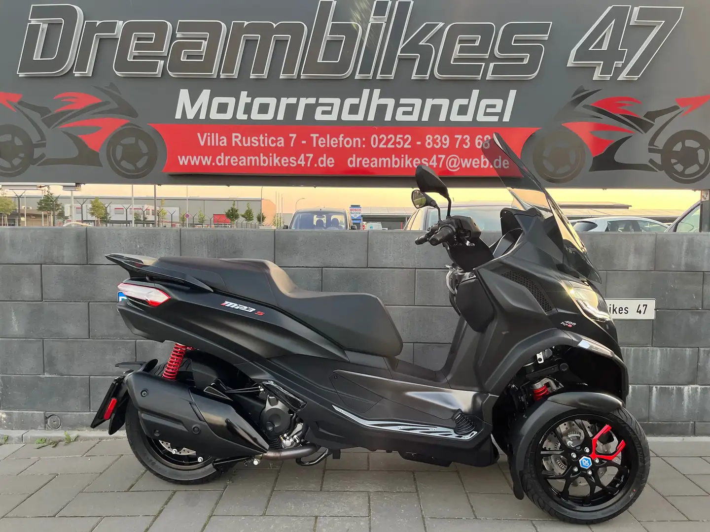Piaggio MP3 400 **NEUFAHRZEUG**TZ**LIEFERUNG BUNDESWEIT 199,-€ Negru - 1