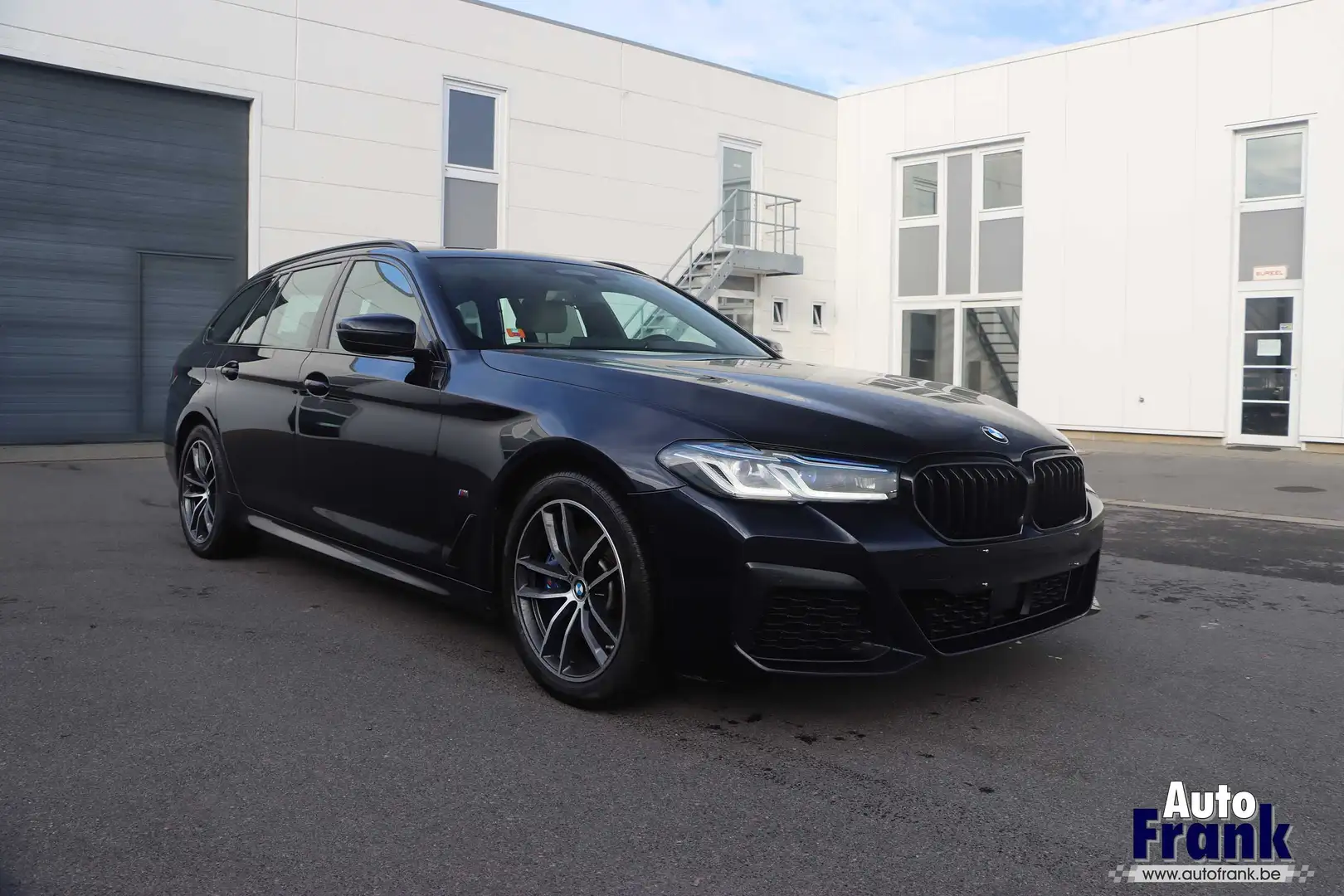 BMW 530 E / BREAK / M-SPORT / TREKHK / DRIV PRO / SFT-CLS Negro - 1