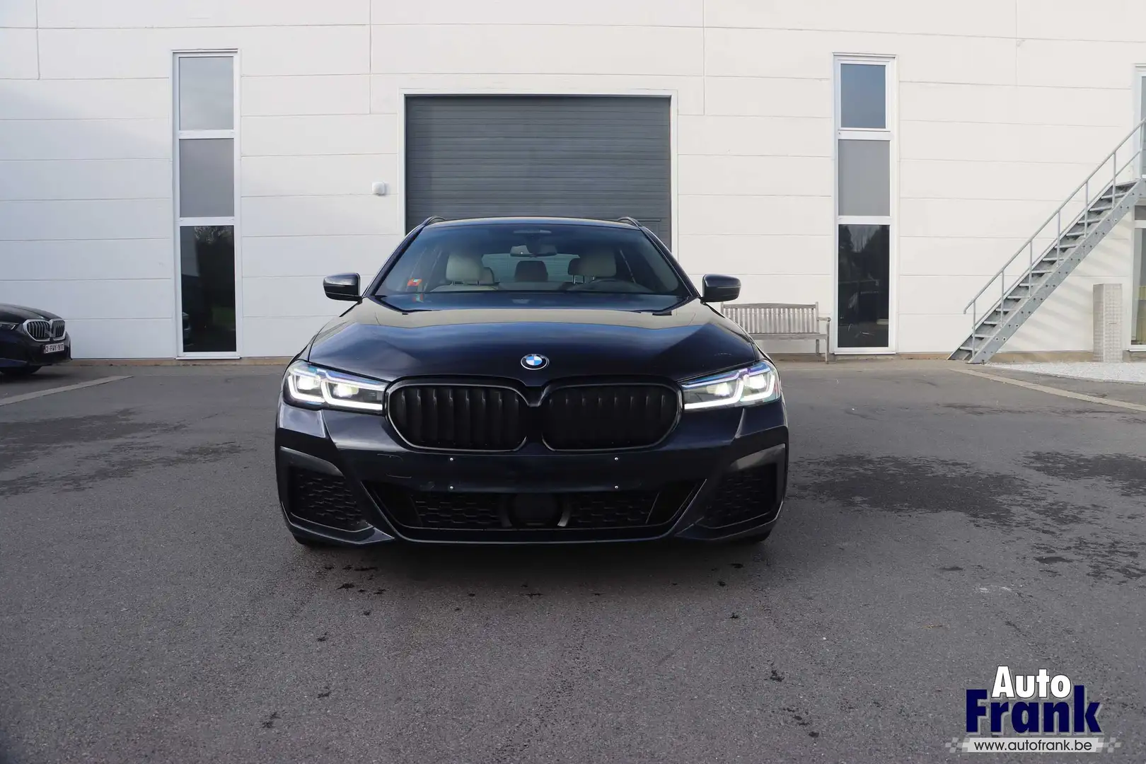 BMW 530 E / BREAK / M-SPORT / TREKHK / DRIV PRO / SFT-CLS Negro - 2