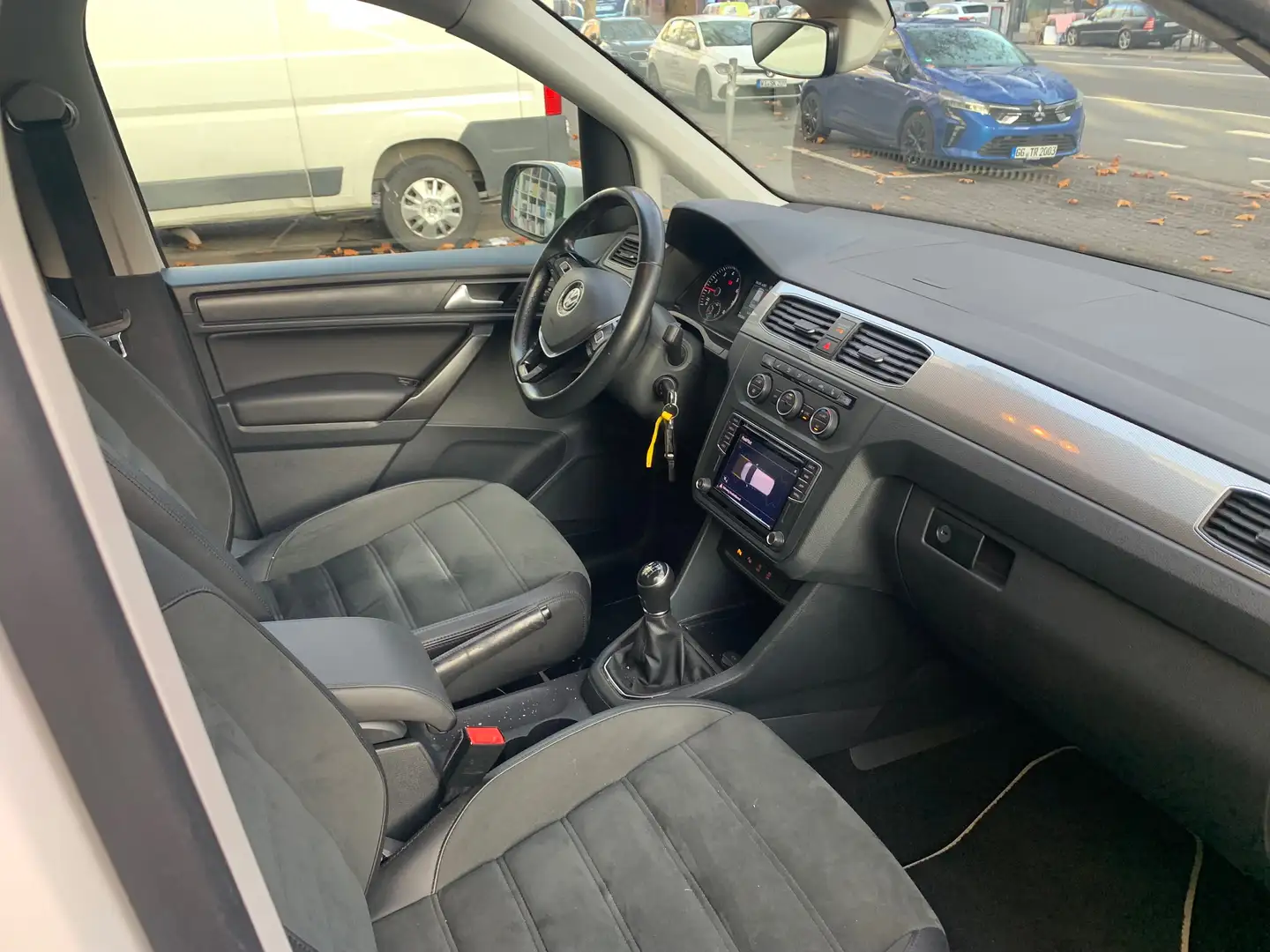 Volkswagen Caddy 1,4 TGI Maxi ACC NAVI AHK SHZ  Comfortline BMT Weiß - 2