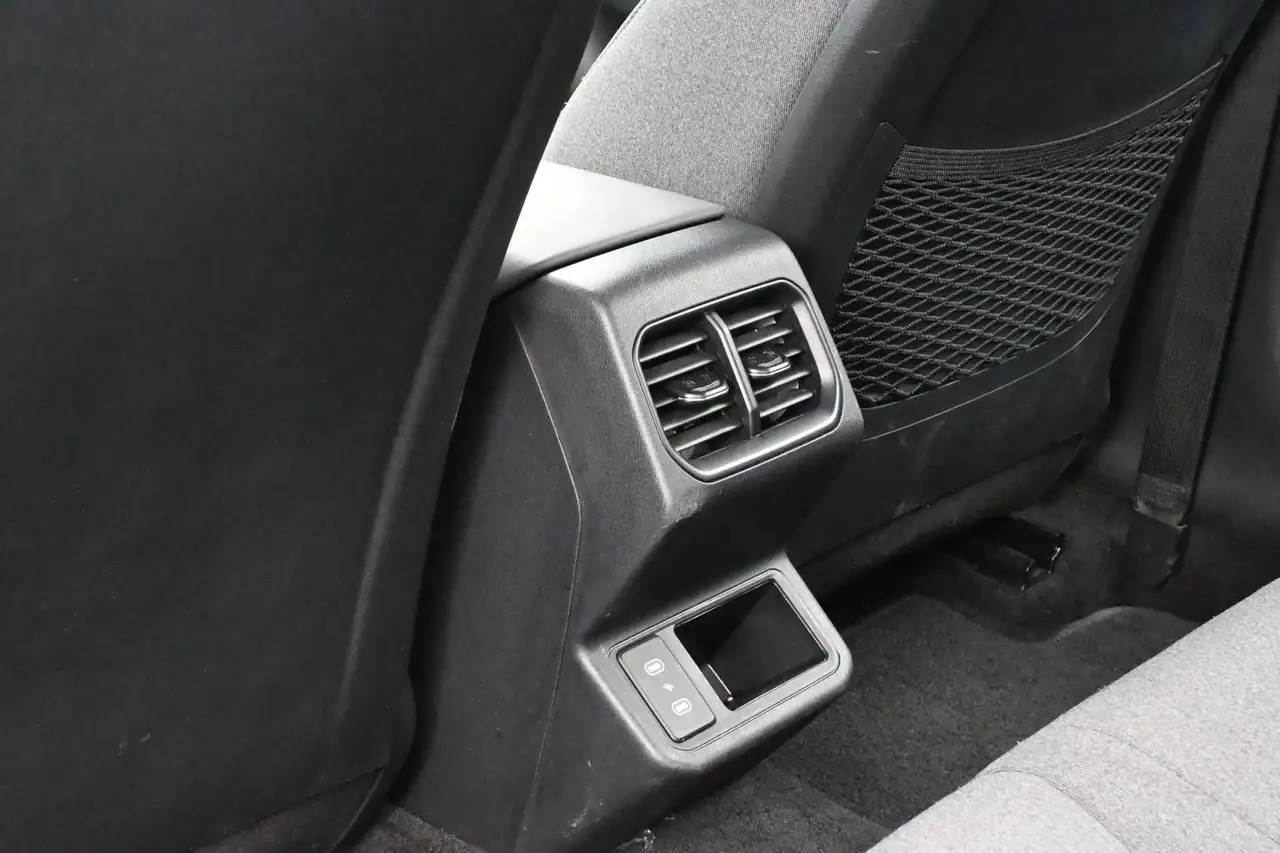Kia K4 снимка Kia K4