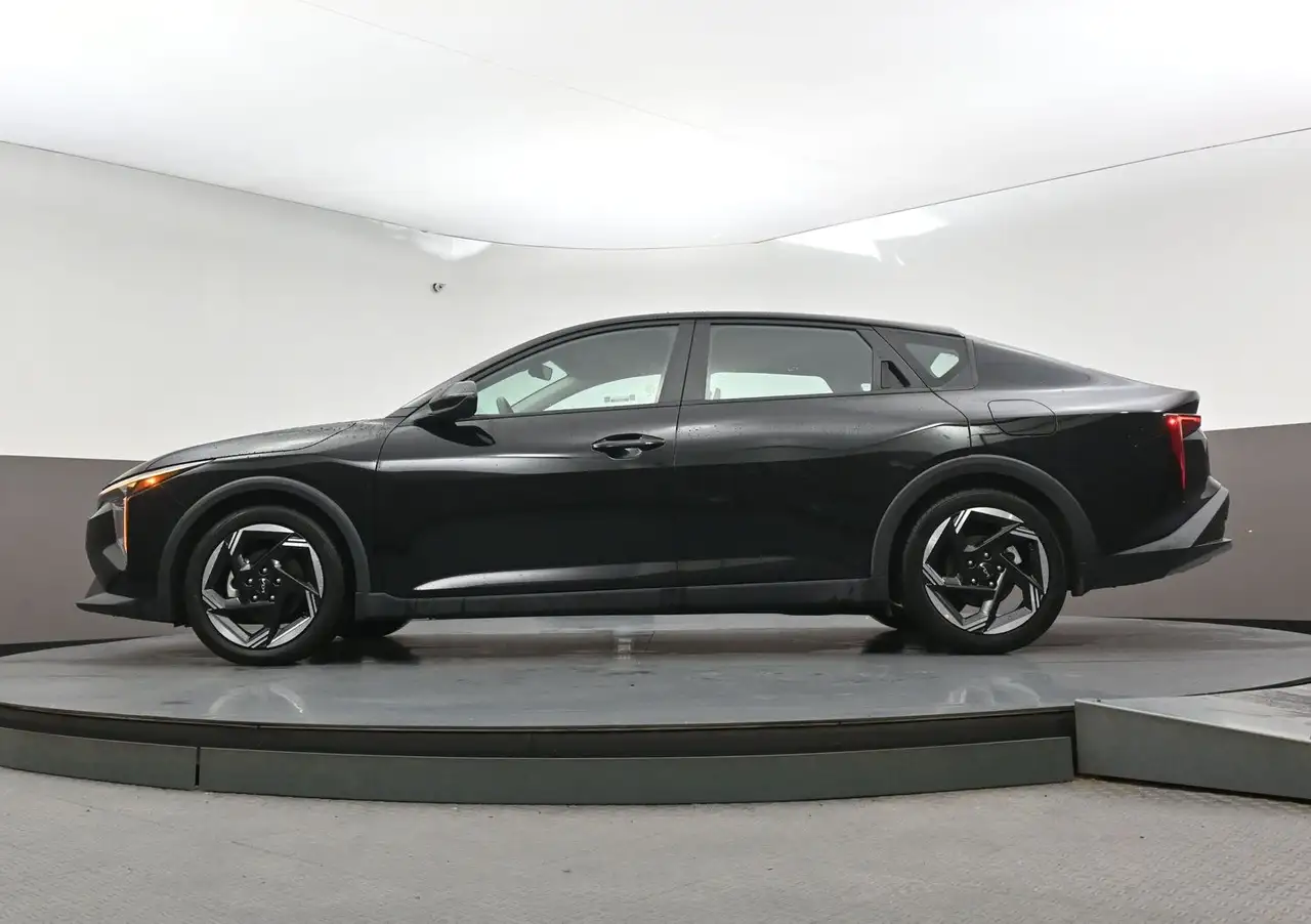 Kia K4 снимка Kia K4