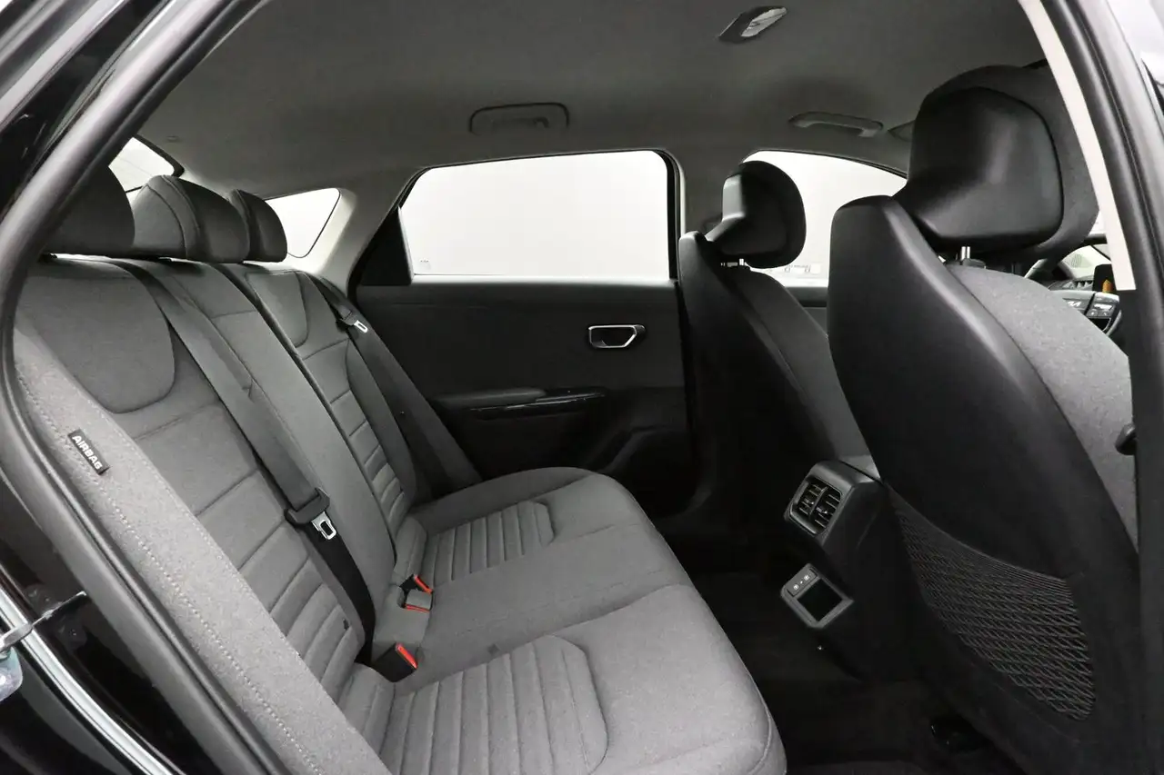 Kia K4 снимка Kia K4