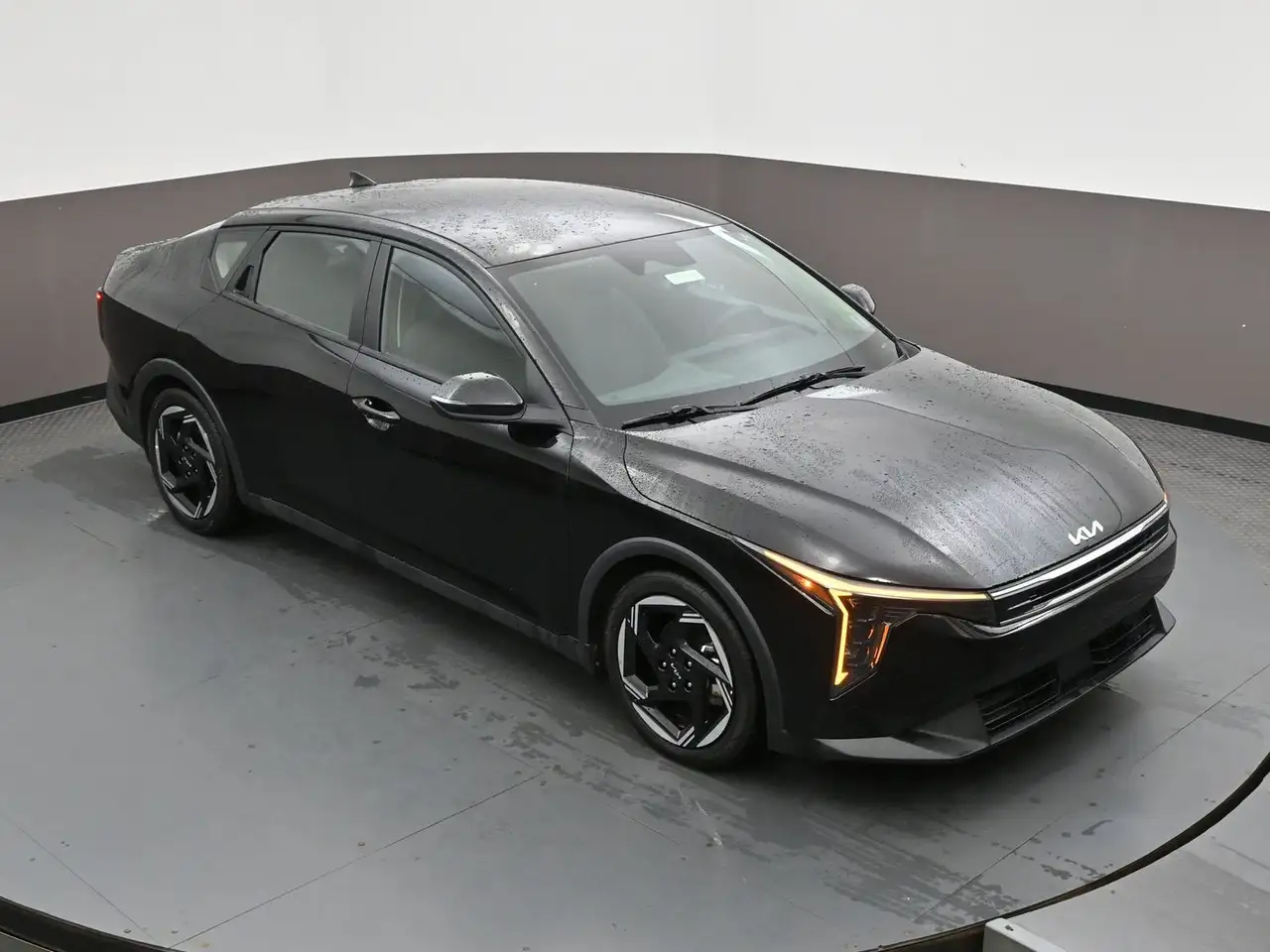 Kia K4 снимка Kia K4